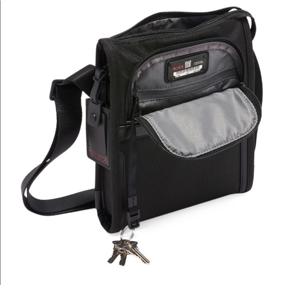 NEW Tumi Alpha 3 Pocket Crossbody Travel Day Bag - Picture 3 of 6